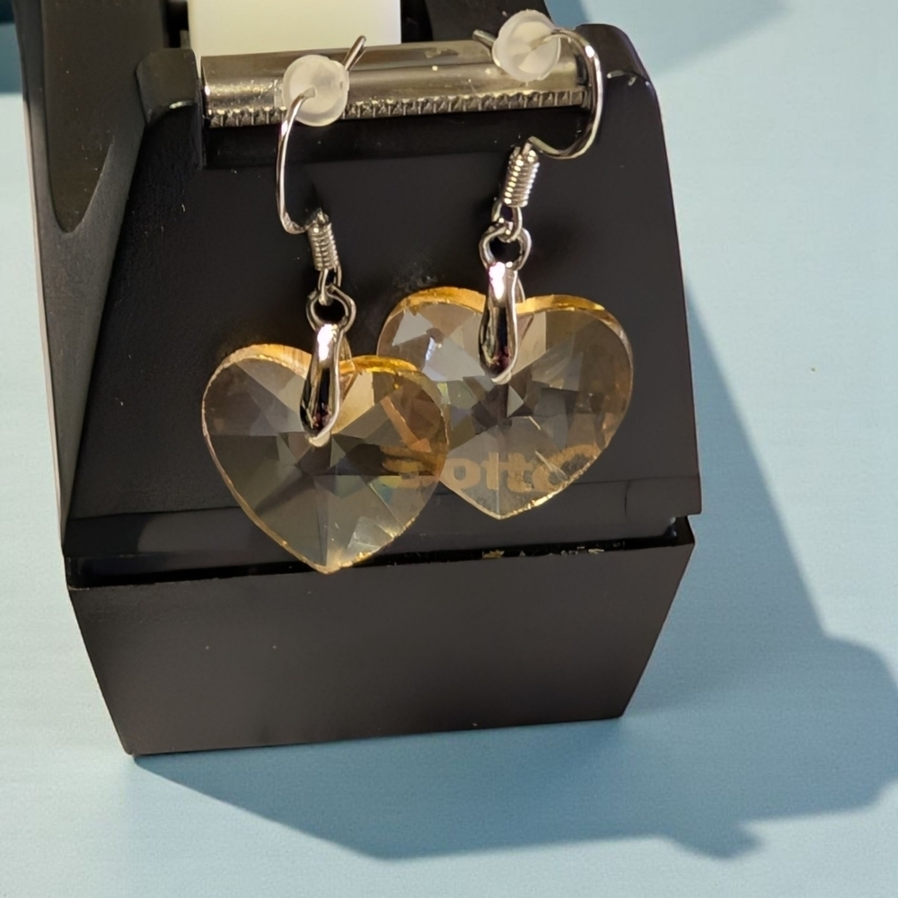 Fashion Jewelry Heart-Shaped Iridescent Earrings (New) - Picture 2 of 3